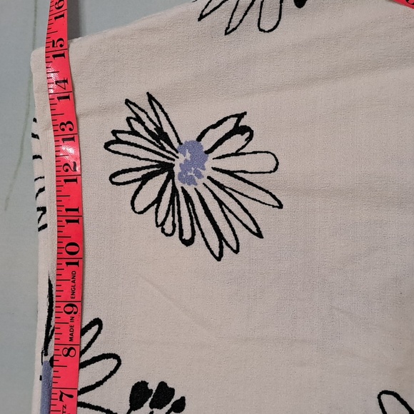 Sisley skirt size 42/6 white w/blue flowers - Picture 2 of 7